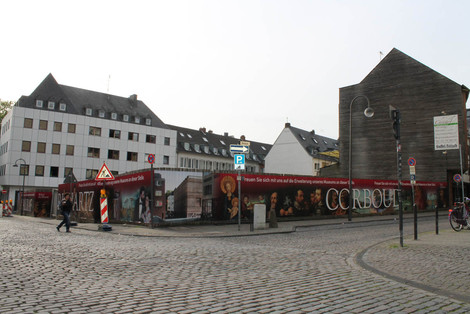 Blick von Obenmarspforten auf das Gelände des ehemaligen Kaufhauses Kutz vor dem Wallraf-Richartz-Museum & Fondation Corboud.